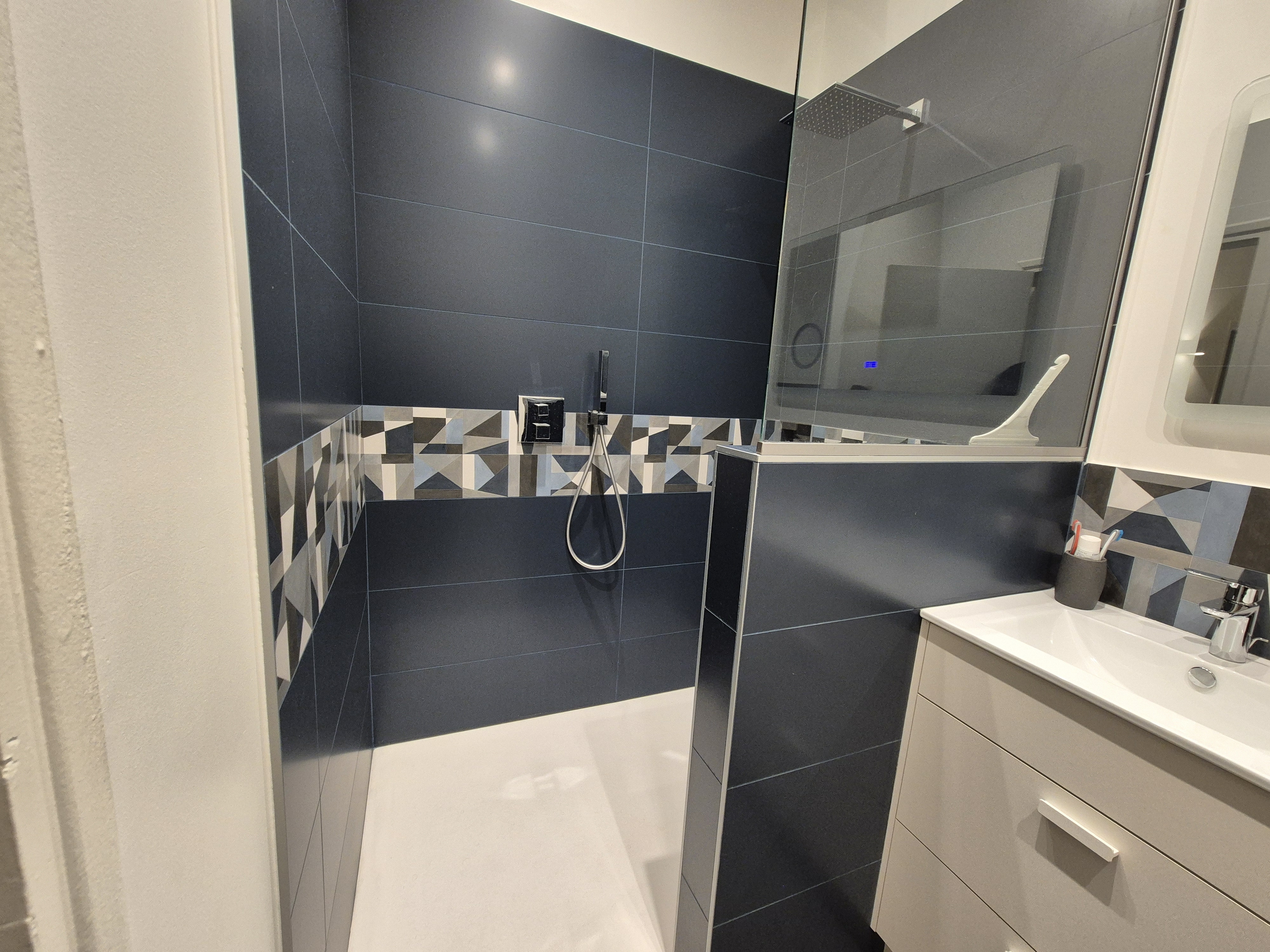 Pose de carrelage par Giroud Carrelage, artisan carreleur à Lyon